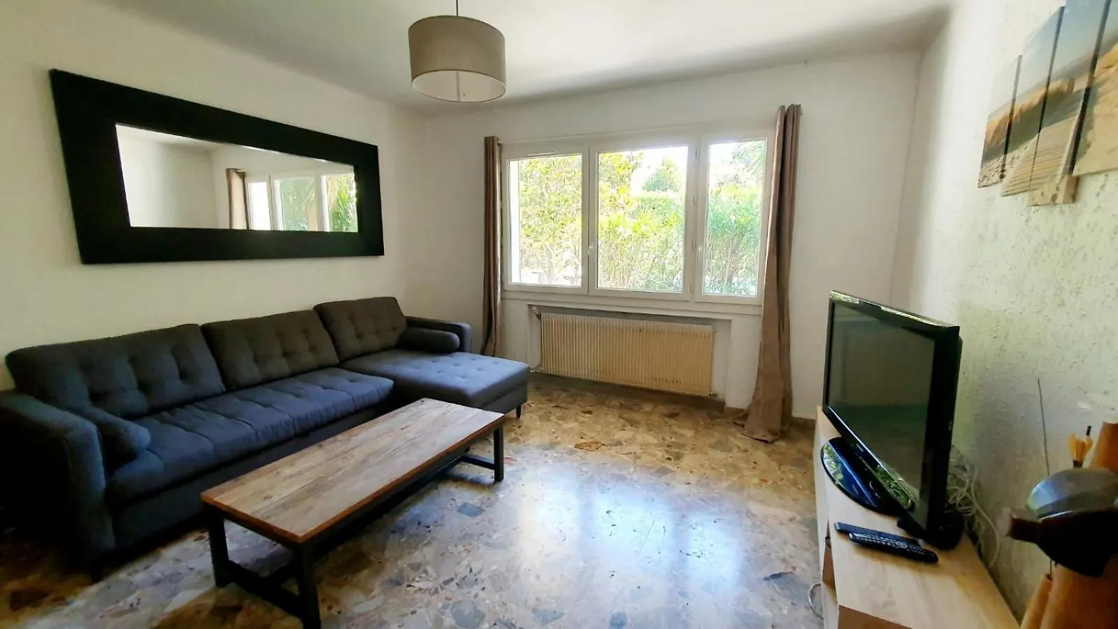 Bas De Villa Avec Piscine Marseille Homestay