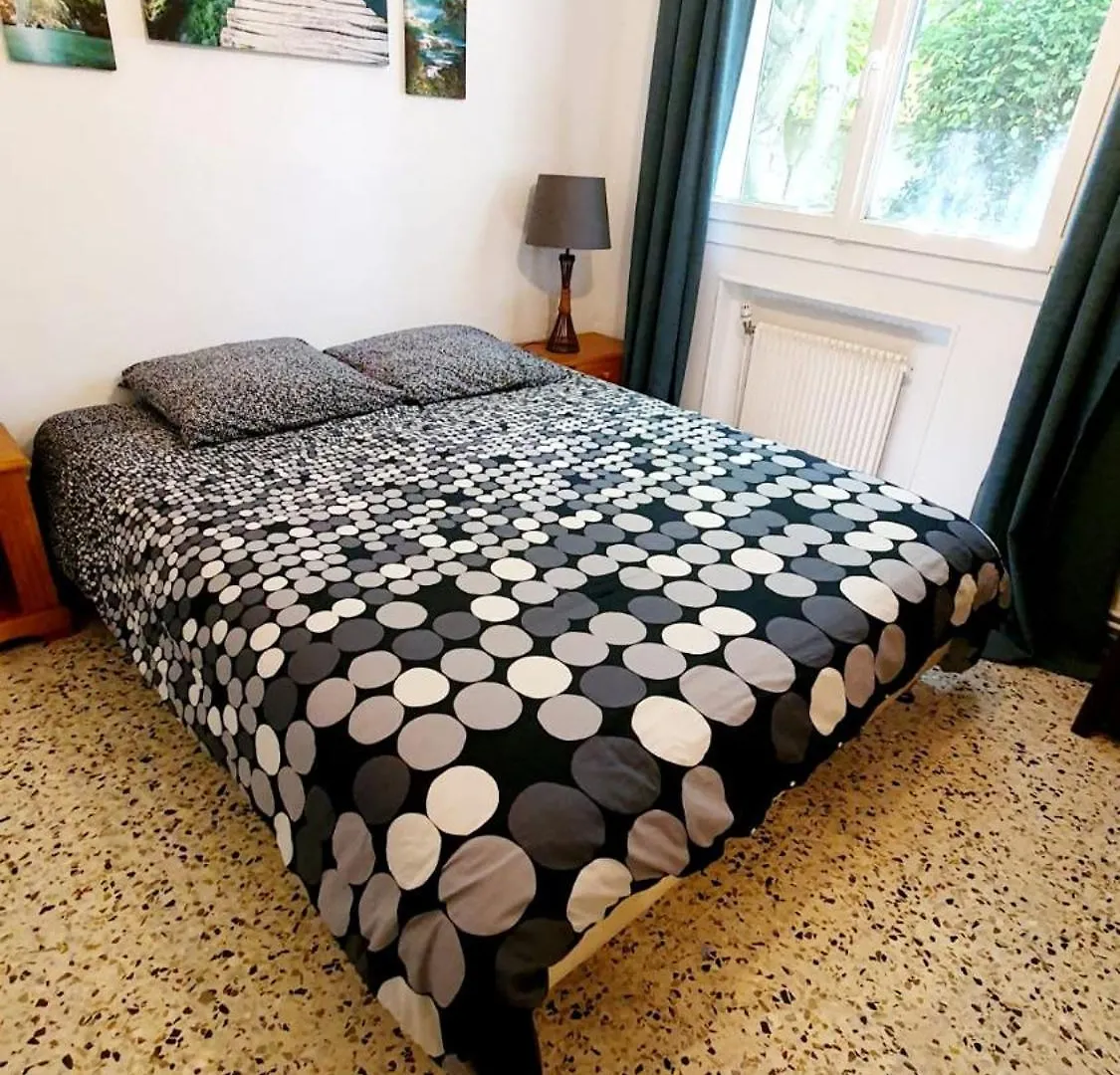 Bas De Villa Avec Piscine Marseille